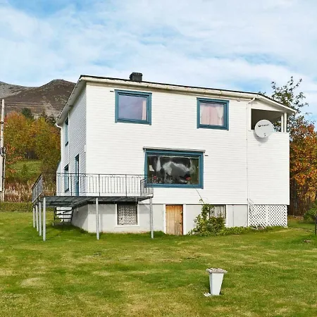 Three-bedroom Holiday In *